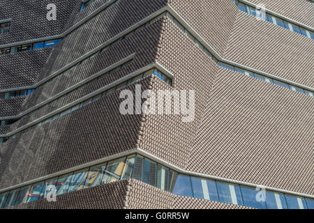 Das äußere der neuen Erweiterung der Tate Modern nähert sich Fertigstellung.  Das Mauerwerk ist vorhanden und das Glas und Interieur sind abgeschlossen. Stockfoto