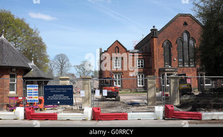 Bau hat begonnen, auf den Bau neuer Häuser auf dem ehemaligen Gelände des Campus der Manchester metropolitan Universität Didsbury. Stockfoto