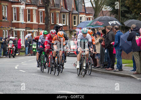 Le Tour de Yorkshire durchzieht Northallerton, North Yorkshire am 1. Mai 2016 Stockfoto