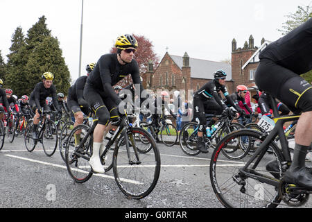 Le Tour de Yorkshire durchzieht Northallerton, North Yorkshire am 1. Mai 2016 Stockfoto