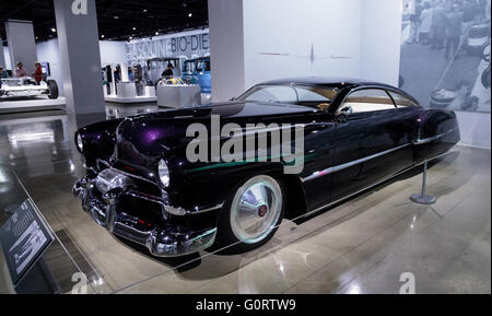 Lila 1948 Cadillac Sedanette Reproduktion genannt CadZZilla aus der Sammlung von Rock Band ZZ Top-Gitarrist Billy Gibbons Stockfoto