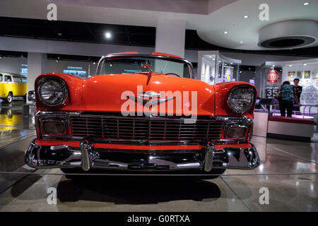 1956 Chevrolet Bel Air Convertible war ein Geschenk an die Petersen Automotive Museum Stockfoto