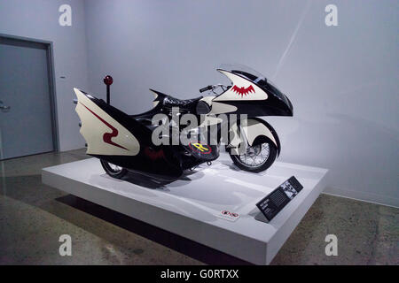 1966 Yamaha YDS-3 Batcycle war in der Fernsehserie Batman geritten und ist nun Teil von Petersen Automotive Museum Stockfoto