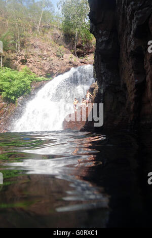 Schwimmer bei Florence Falls, Litchfield Nationalpark, Northern Territory, Australien. Kein Herr Stockfoto