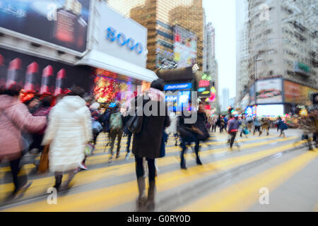 Hong Kong SAR, China - 27. Januar 2016: erlauben Bilder von überfüllten Straßen an der Hennessy Road, Causeway Bay. Stockfoto