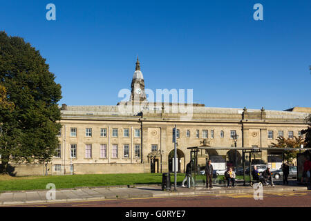 Bolton civic Center und Rathaus von Westen gesehen.  Das halbmondförmige civic Center wurde zwischen 1931 und 1939 gebaut. Stockfoto