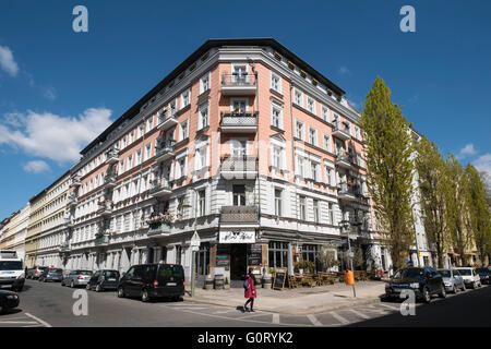 Blick auf renovierte traditionelle alte Wohnhäuser im Prenzauer Berg in Berlin Deutschland Stockfoto