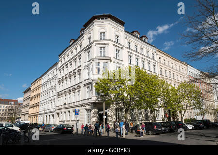 Blick auf renovierte traditionelle alte Wohnhäuser im Prenzlauer Berg in Berlin Deutschland Stockfoto