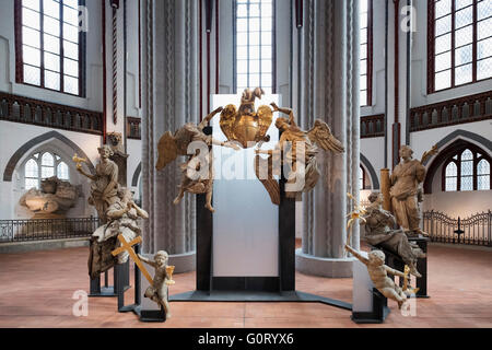 Ansicht des alten steinernen Cherub Statuen in der Nikolaikirche, Nikolai-Kirche, im historischen Nikolaiviertel Viertel in Mitte Berlin Deutschland Stockfoto