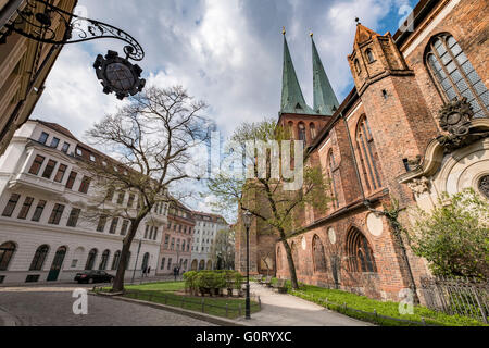 Ansicht der Nikolaikirche, Nikolai-Kirche, im historischen Nikolaiviertel Viertel in Mitte Berlin Deutschland Stockfoto