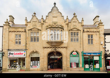 Portikus des alten Baujahr 1848 Metzger Markthalle im Stadtzentrum von Wrexham Stockfoto