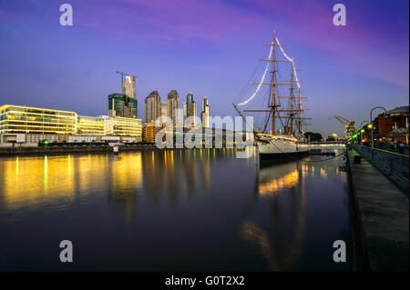 Puerto Madero in der Nacht, Buenos Aires, Argentinien Stockfoto