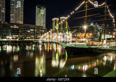 Puerto Madero in der Nacht, Buenos Aires, Argentinien Stockfoto