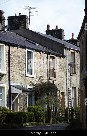 Whalley ein großes Dorf in Ribble Valley an den Ufern des Flusses Calder in Lancashire.  Terrassenförmig angelegten Terrasse beherbergt 2 bis 2 Stadt tw Stockfoto