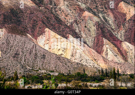 Farbenfrohe Tal der Quebrada de Humahuaca, zentralen Anden Altiplano, Argentinien Stockfoto