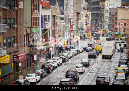 New York Blick von Manhattan Hängebrücke von Chinatown von oben blickte Straßenschilder chinesische asiatische Viertel getho Stockfoto