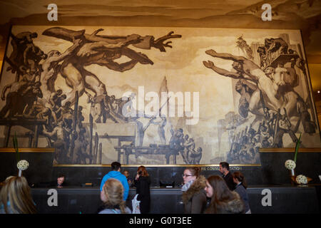 New York American Progress (Rückwand) und Zeit (Decke), Wandbilder in der Lobby des GE Building, von Josep Maria Sert Rockefe Stockfoto