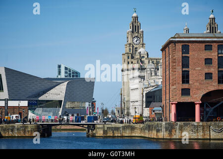 Liverpool-Albert dock Gebäude, die Gebäude der königlichen Leber Leber ist ein Grad I aufgeführten Gebäude in Liverpool, England. Ich Stockfoto