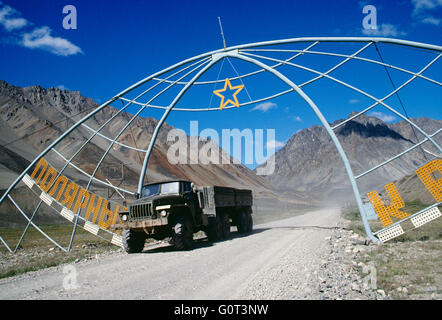 Sowjetische Militär-LKW, die Überquerung des Polarkreises (Polarkreis); Russischen Föderation; Magadan Region; Sibirien; FRMR Sowjetunion Stockfoto