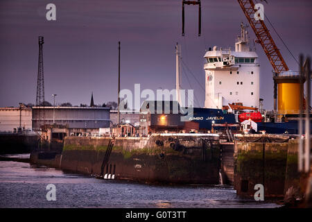 Birkenhead dockt an den Ufern des Flusses Mersey Sonnenuntergang Sonnenaufgang morgen niedrigen Licht Nacht Dämmerung Dawn Stockfoto