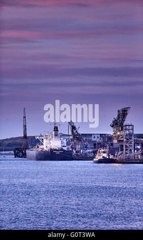 Birkenhead dockt an den Ufern des Flusses Mersey Sonnenuntergang Sonnenaufgang morgen niedrigen Licht Nacht Dämmerung Dawn Stockfoto