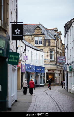Hexham Marktstadt Zivilgemeinde Northumberland fore street tudor-Stil und Steinbauten Geschäfte unabhängigen High Street Park Stockfoto