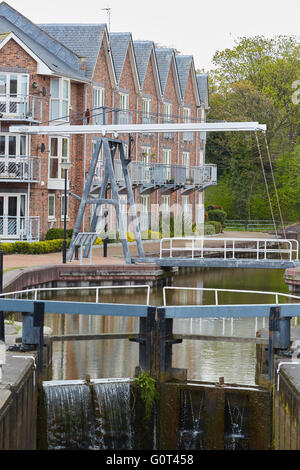 Old Port Chester Canalside sperrt Wohnungen Eigentumswohnungen Wohnung Entwicklung Turm-Aufstieg Architekt Eigenschaft Blockeigenschaften Bui Stockfoto