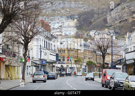 Mostyn Street Llandudno ist ein Badeort, Stadt und Gemeinde in Conwy County Borough, Wales, befindet sich auf der Creuddyn-peninsul Stockfoto