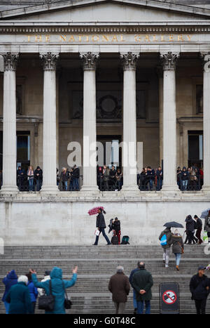 Die National Gallery in London ist ein Kunstmuseum am Trafalgar Square in der City of Westminster im Zentrum von London. 1824 gegründet, Stockfoto