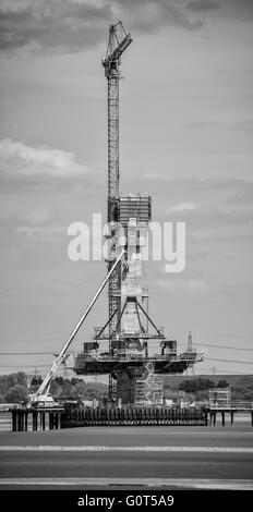 Neue mersey Crossing Road Bridge Tower im Bau mit Turm Kran Stockfoto