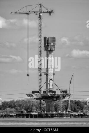 Neue mersey Crossing Road Bridge Tower im Bau mit Turm Kran Stockfoto