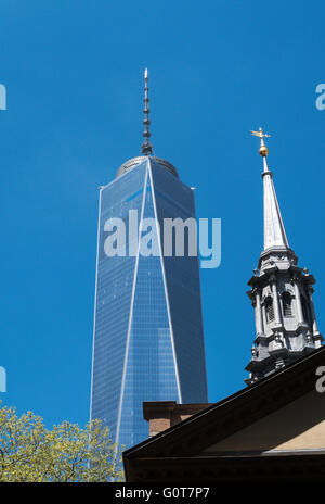 Str. Pauls Kapelle und One World Trade Center, NYC Stockfoto