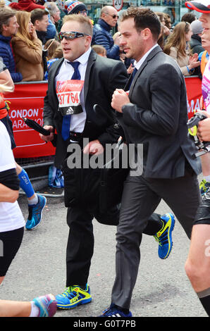 Lustige Läufer während des London-Marathons 2016 Stockfoto