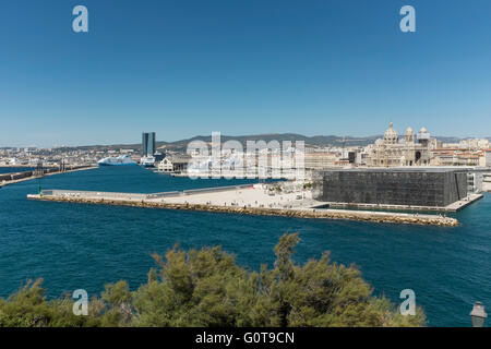 Blick über Mucem Museum, Kathedrale De La Major und CMA-CGN-Tower, Marseille, Bouches du Rhone, Provence Alpes Cote d ' Azur, Frankreich Stockfoto