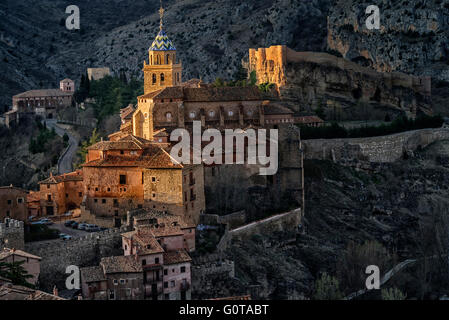 Alte Kathedrale in dem malerischen Dorf Albarracin. Spanien. Horizontale Stockfoto