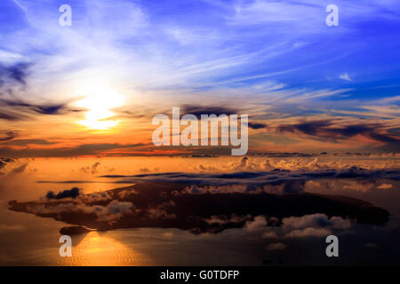 Sonnenuntergang auf der Insel Faial gesehen aus dem Berg Pico Stockfoto