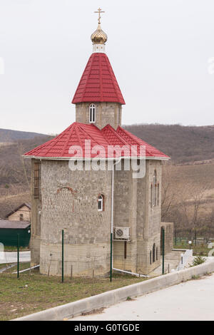 Varvarovka, Russland - 15. März 2016: Die alte Kirche in dem Dorf große Märtyrer Barbara Varvarovka, einem Vorort von Anapa, Krasno Stockfoto