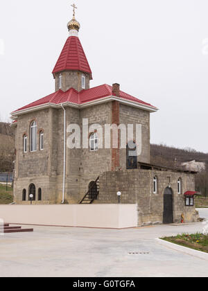 Varvarovka, Russland - 15. März 2016: Die alte Kirche in dem Dorf große Märtyrer Barbara Varvarovka, einem Vorort von Anapa, Krasno Stockfoto