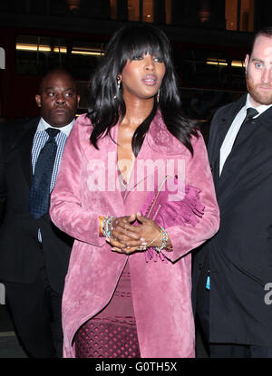 London, UK, 3. November 2015: Naomi Campbell kommt für die Burberry festliche Filmpremiere in London Stockfoto