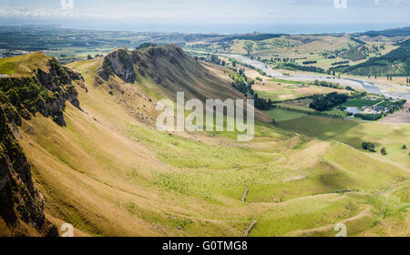 Blick auf das Tukituki Flusstal der schroffen Bereich Weinberg und Hawkes Bay aus Neuseeland Te Mata Peak Stockfoto