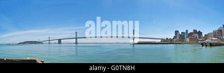 San Francisco, Kalifornien, Usa: Panoramablick auf der Bay Bridge, die San Francisco-Oakland Bay Bridge, eröffnet am 12. November 1936 Stockfoto