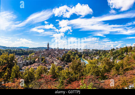 Panoramablick auf Bern Altstadt vom Gipfel des Berges im Rosengarten Stockfoto