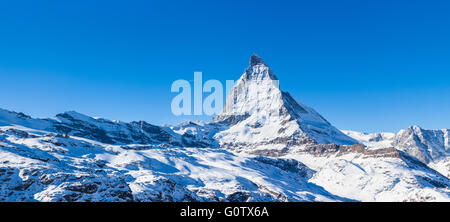 Panoramablick auf Matterhorn an einem klaren sonnigen Tag vom Gornergrat aus dem Bahnhof Stockfoto
