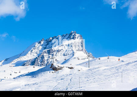 Panoramablick auf die Walliser Alpen an der italienisch-schweizerischen Grenze in der Nähe von Zermatt, Schweiz. Ein Paradies für Wandern, Skifahren, shredden Stockfoto