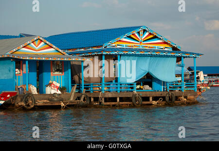 Floating Home, Chong Khneas Floating Village, Tonle Sap See, in der Nähe von Siem Reap, Kambodscha Stockfoto