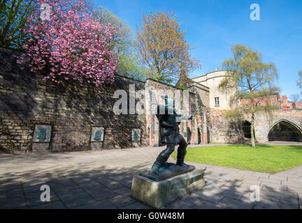 Frühling an der Robin Hood-Statue, Nottingham Castle Nottinghamshire England UK Stockfoto