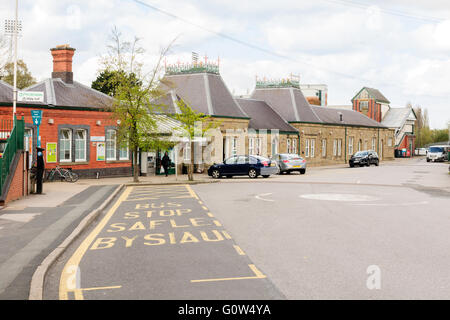 Wrexham Allgemeine Bahnhof Züge der Chester nach Cardiff Leitung Stockfoto