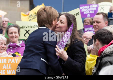 Glasgow, Vereinigtes Königreich. 4. Mai 2016. Nicola Sturgeon, Schottlands erster Minister, hält Rede SNP-Anhängern zu Kundgebung in Glasgow. 4. Mai 2016 Kredit: Chrisselle Mowatt/Alamy Live-Nachrichten Stockfoto