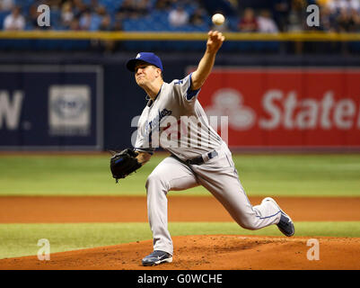 St. Petersburg, Florida, USA. 4. Mai 2016. WILL VRAGOVIC | Times.Los Angeles Dodgers ab Krug Alex Wood (57) werfen im ersten Inning des Spiels zwischen den Tampa Bay Rays und die Los Angeles Dodgers im Tropicana Field in St. Petersburg, Florida am Mittwoch, 4. Mai 2016. © Willen Vragovic/Tampa Bay Times / ZUMA Draht/Alamy Live News Stockfoto
