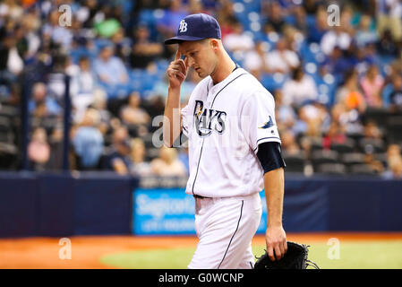 St. Petersburg, Florida, USA. 4. Mai 2016. WILL VRAGOVIC | Times.Tampa Bay Rays Start Krug Drew Smyly (33) im sechsten Inning des Spiels zwischen den Tampa Bay Rays und die Los Angeles Dodgers im Tropicana Field in St. Petersburg, Florida am Mittwoch, 4. Mai 2016 entlastet. © Willen Vragovic/Tampa Bay Times / ZUMA Draht/Alamy Live News Stockfoto